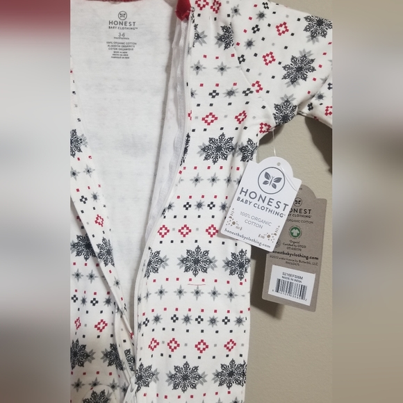 Honest Company Infant set of 2 zip up sleepers - Picture 7 of 9